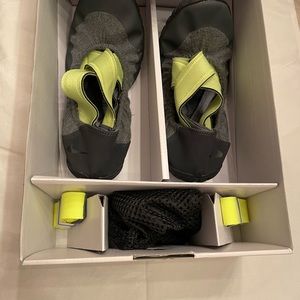 Women Nike Studio Pack/ Yoga Dance Sneaker 9 Gray Green